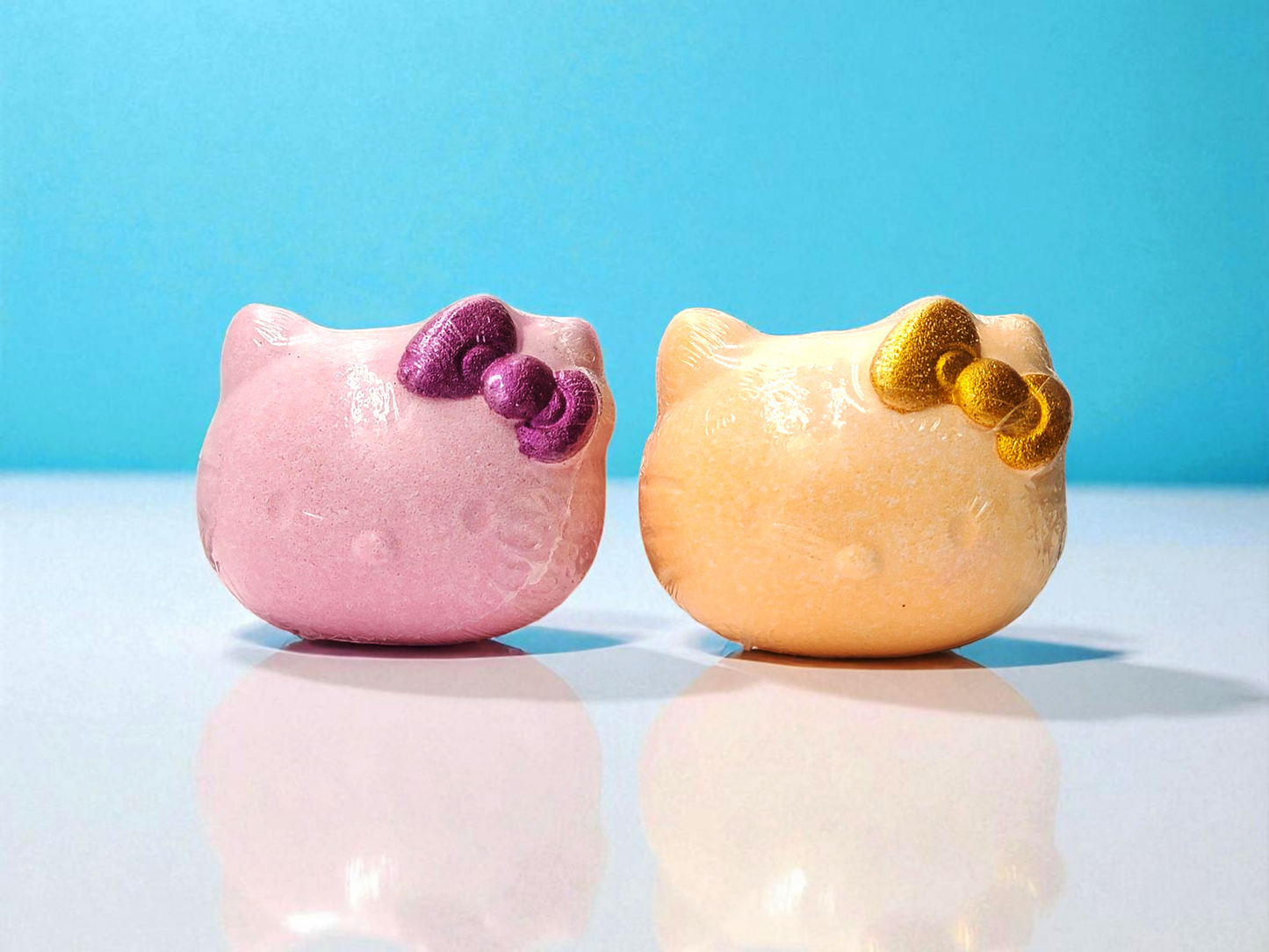 Crover - The Crème Shop x Hello Kitty Aromatherapy Bath Bomb Duo